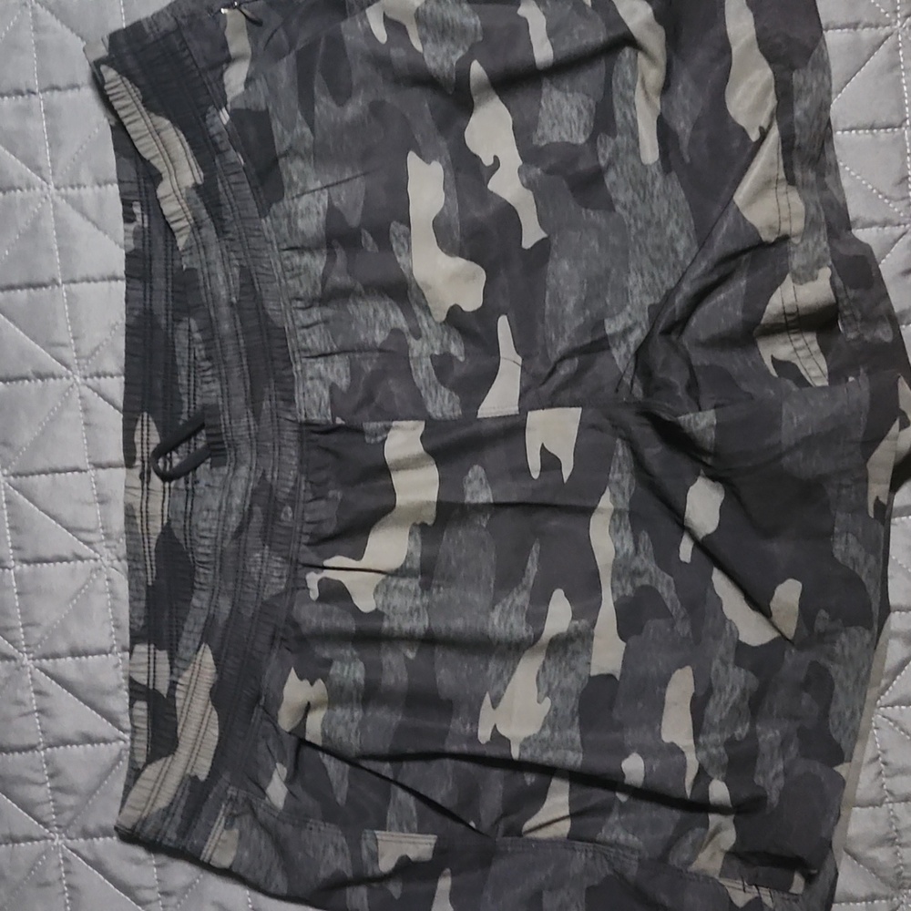 Old Navy Women's Camo Athletic Shorts - Black and Gray